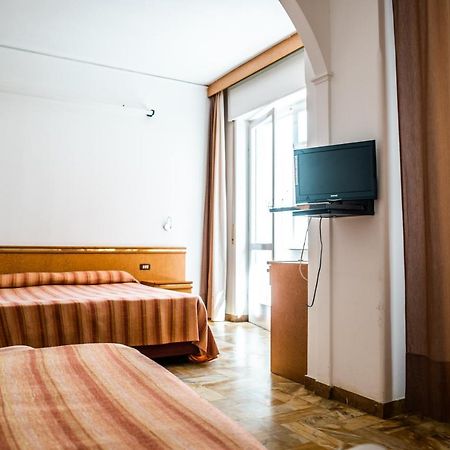 Hotel West End Alassio Exterior photo