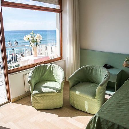 Hotel West End Alassio Exterior photo