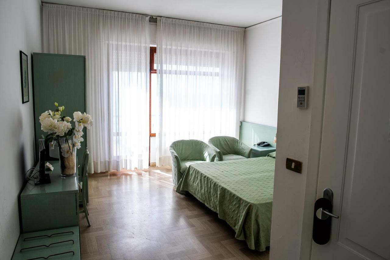 Hotel West End Alassio Exterior photo