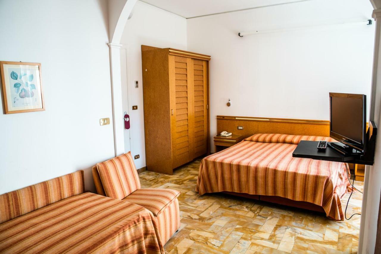 Hotel West End Alassio Exterior photo