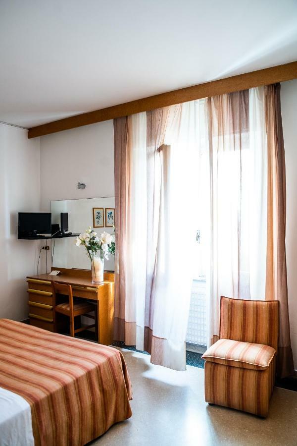Hotel West End Alassio Exterior photo