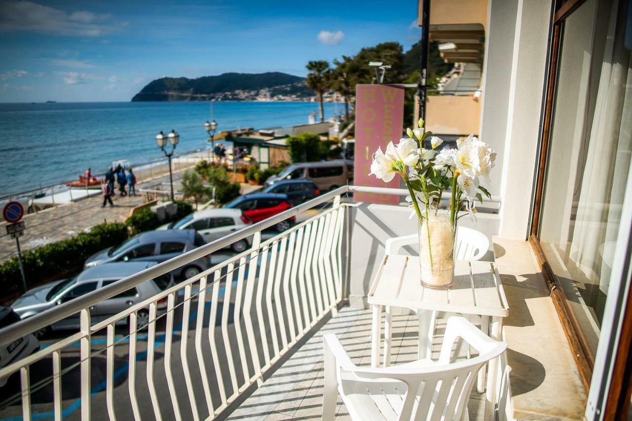 Hotel West End Alassio Exterior photo