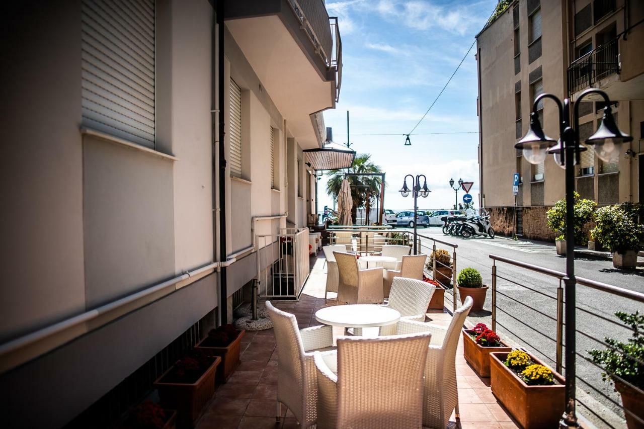 Hotel West End Alassio Exterior photo